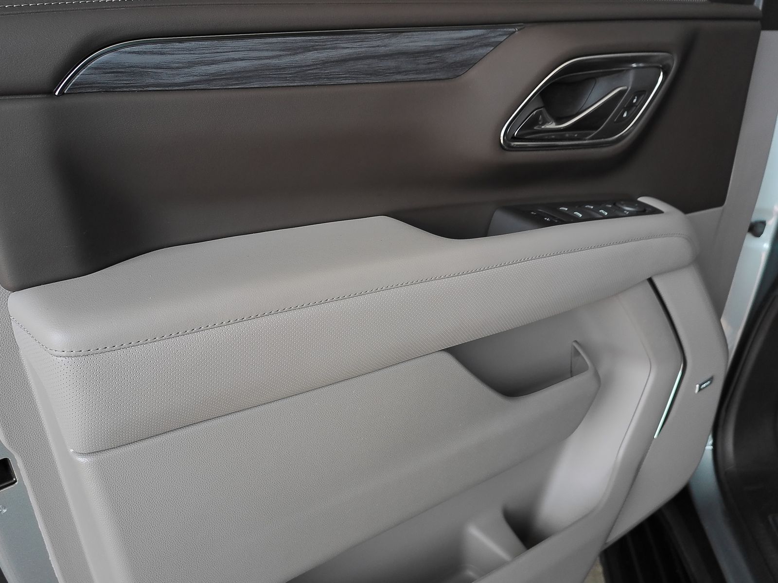Used 2024 Silver GMC SLT image 11