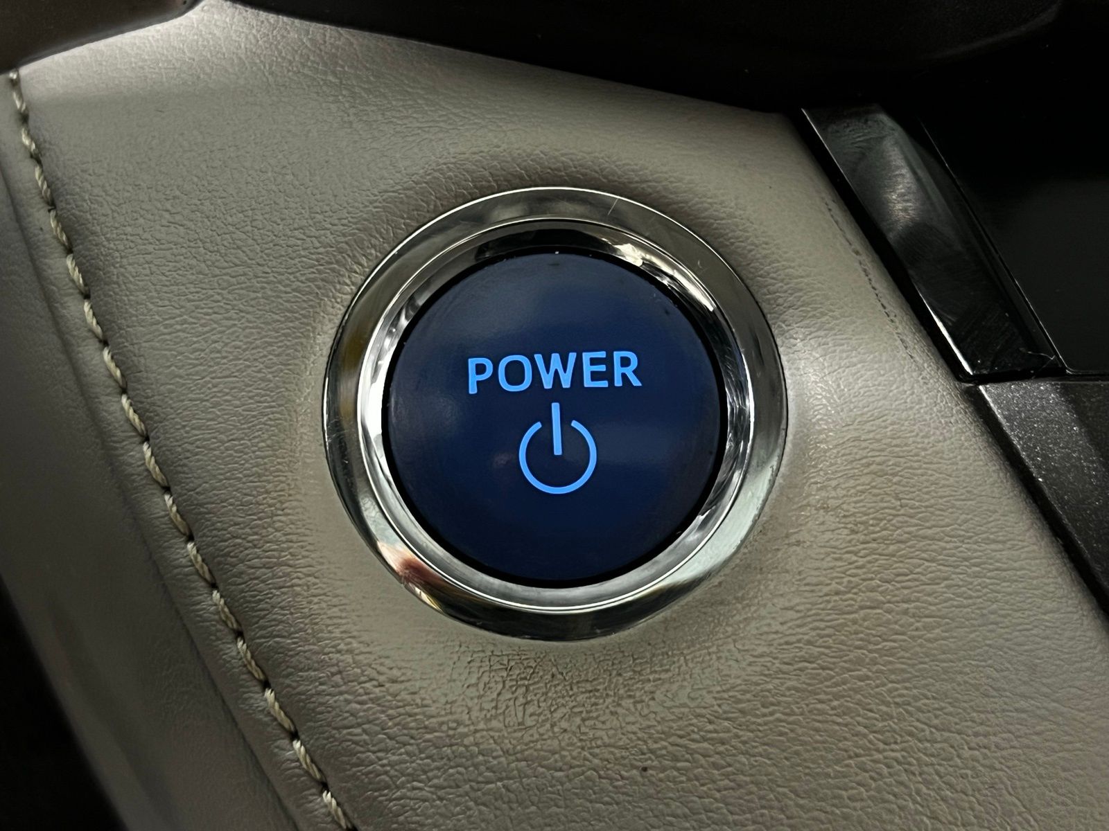 Thumbnail: 2016 Toyota RAV4 - 19