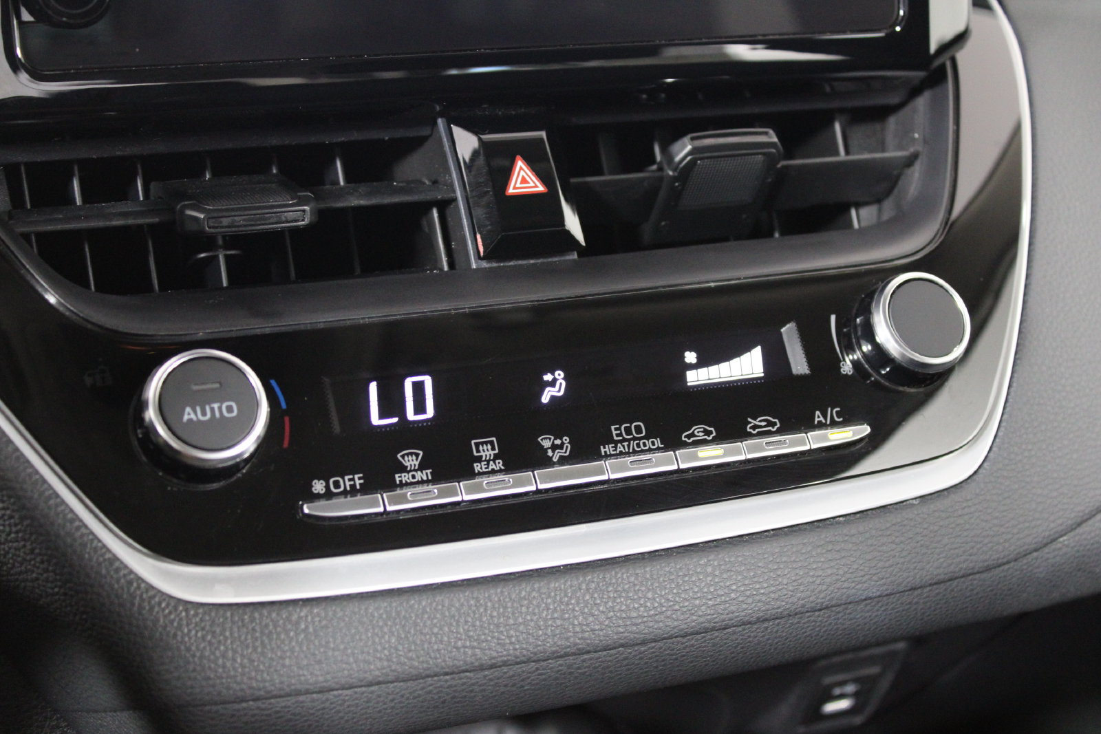 Used 2025 White Toyota LE image 12