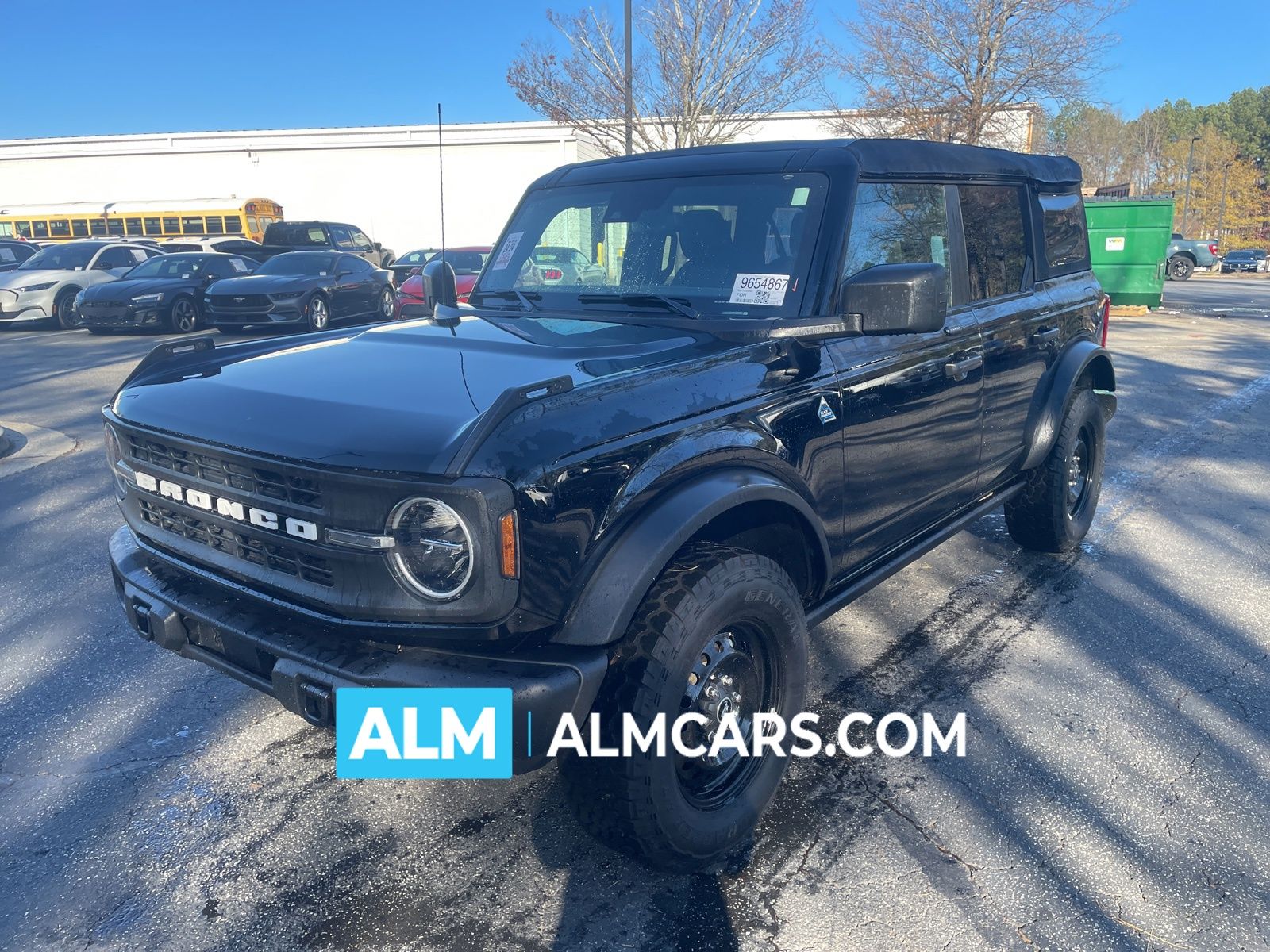 2023 Ford Bronco 4-Door Black Diamond's photo