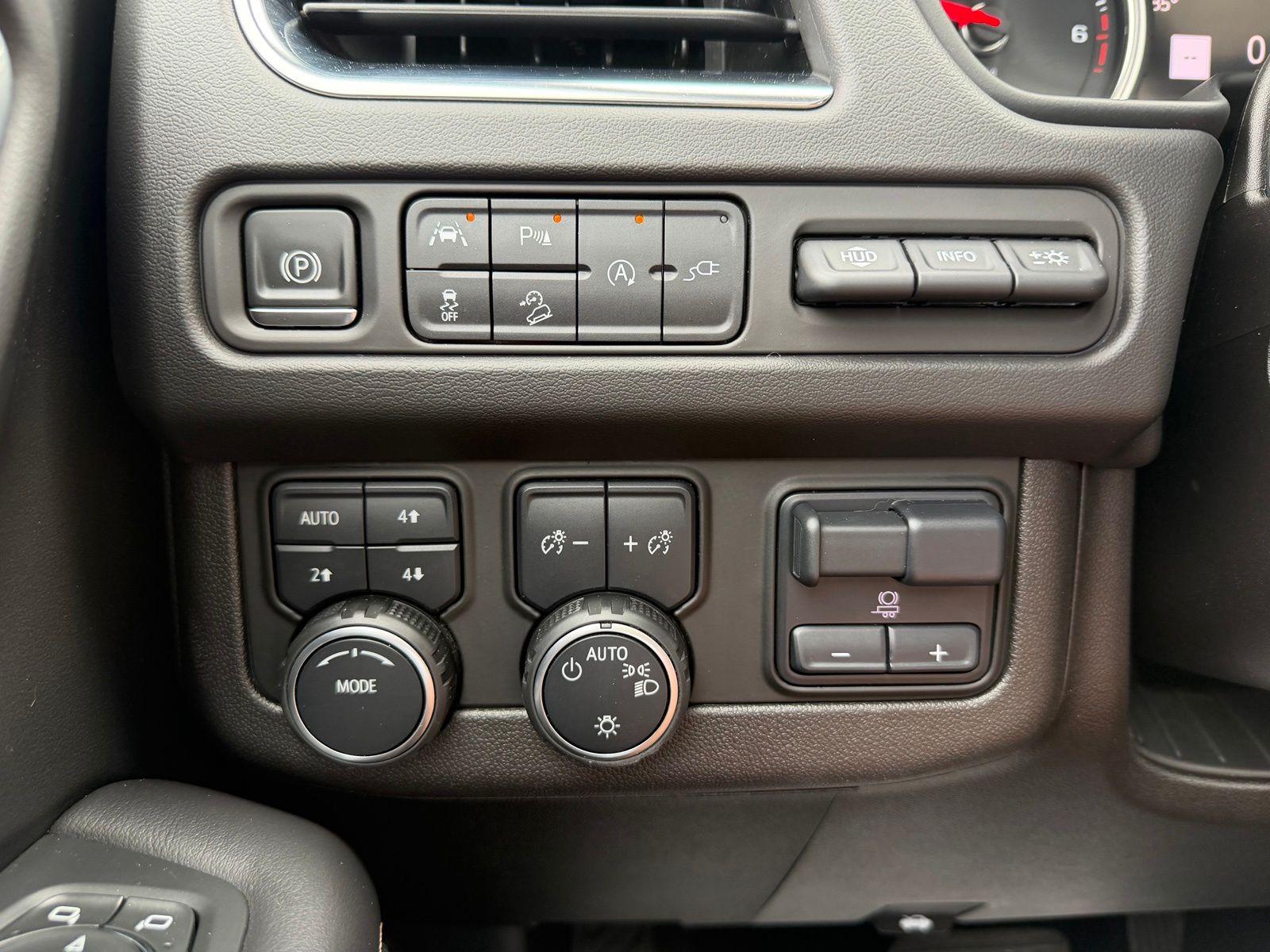 2021 Chevrolet Suburban image 27