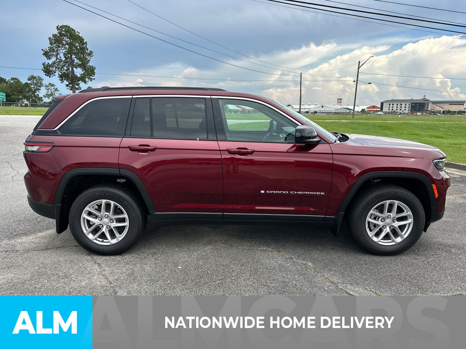 Used 2025 Red Jeep Laredo image 4