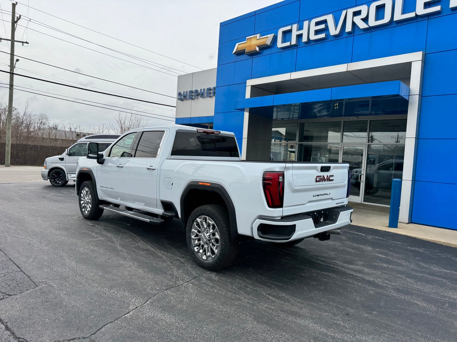 View vehicle photo 3