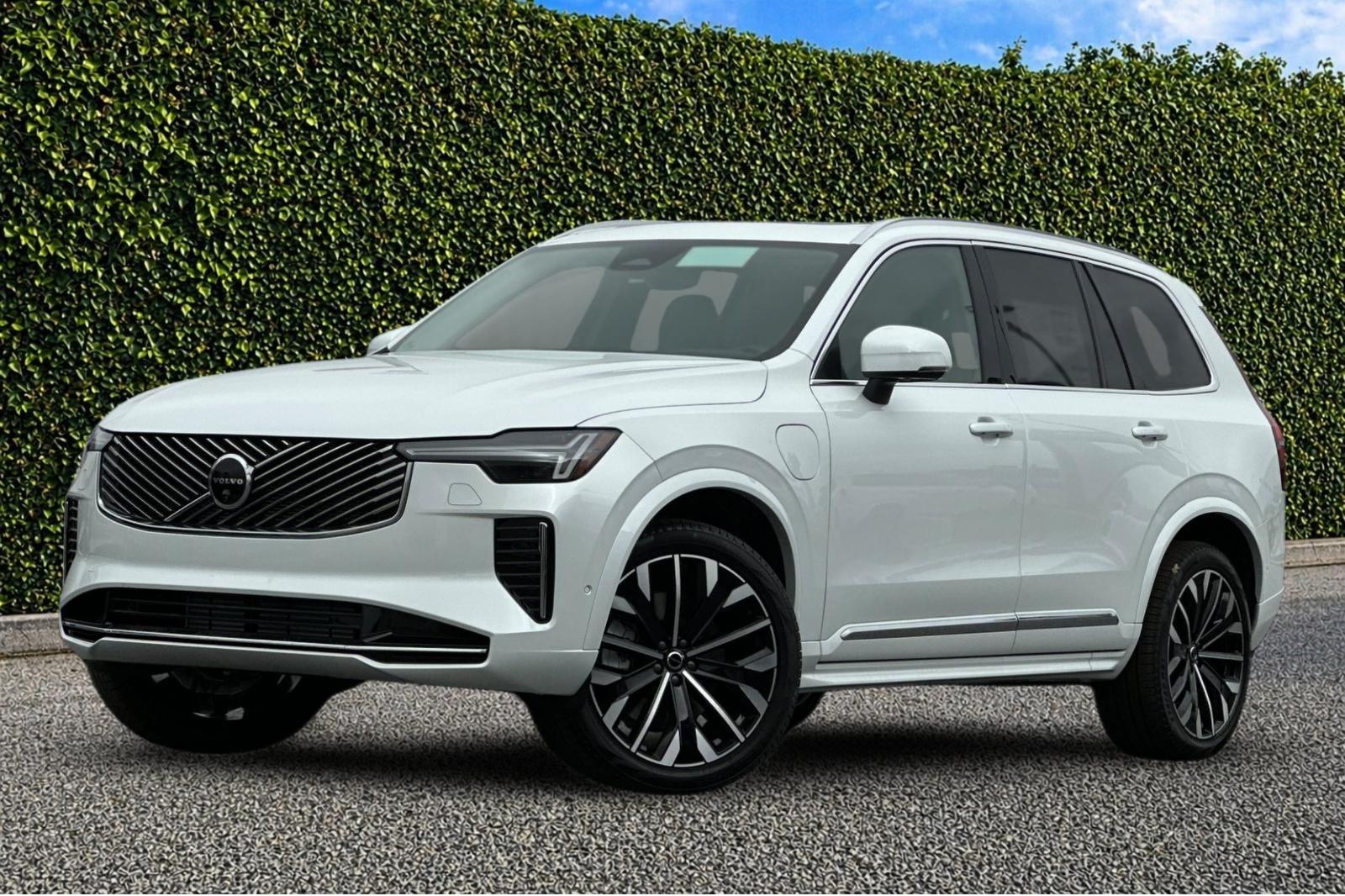 2025 Volvo XC90 T8 Recharge Plus Bright 7-Seat 4WD's photo