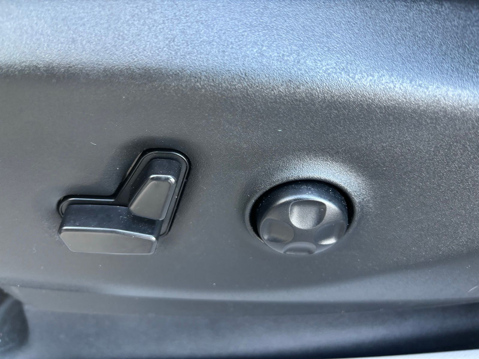 Used Car 2024 Chrysler Pacifica Hybrid  Select For Sale Under $35,000 In Austin, Texas