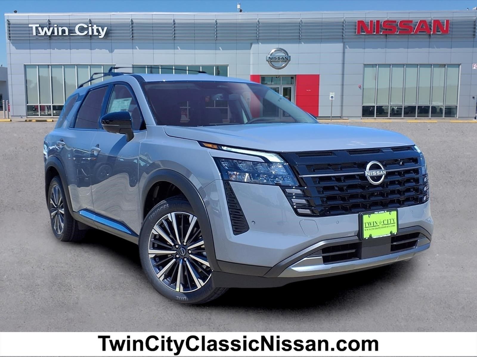 2026 Nissan Pathfinder Platinum 2WD's photo