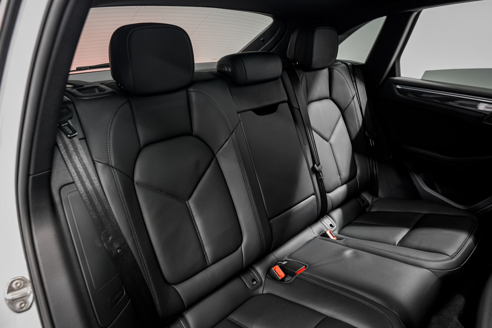2022 Porsche Macan GTS — photo 32