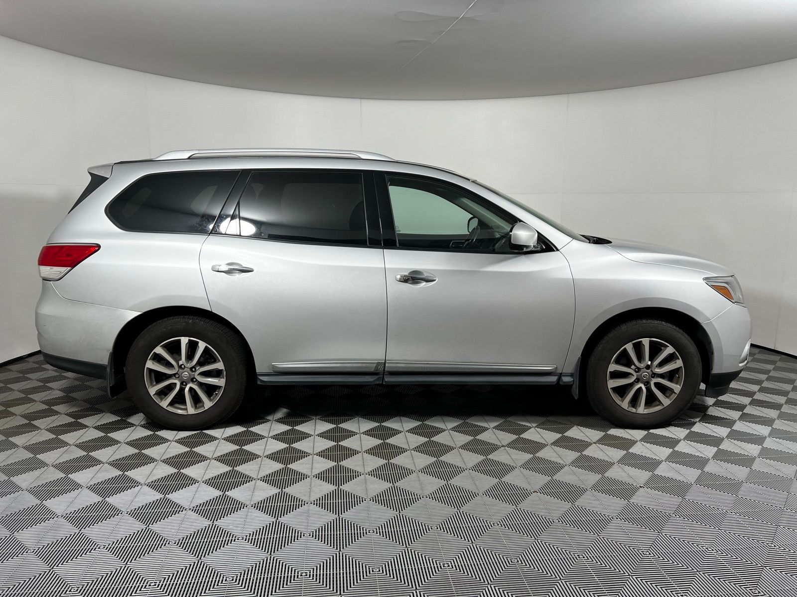 Thumbnail: 2016 Nissan Pathfinder - 4