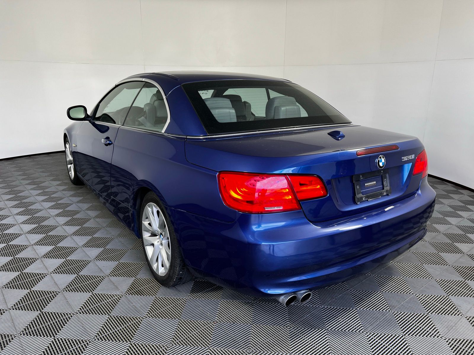 Thumbnail: 2011 BMW 3 Series - 7