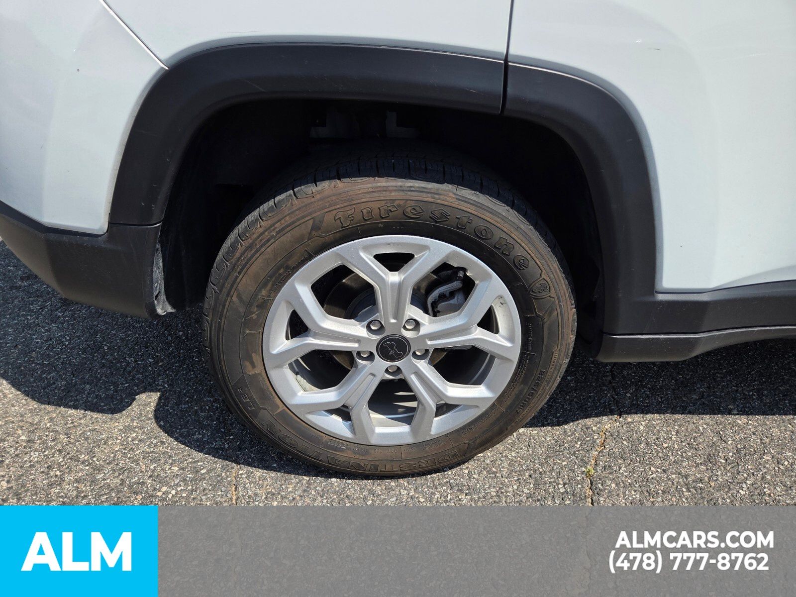Used 2025 White Jeep Latitude image 27