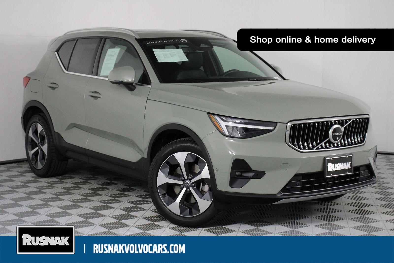 2025 Volvo XC40 B5 Plus Bright Theme AWD
