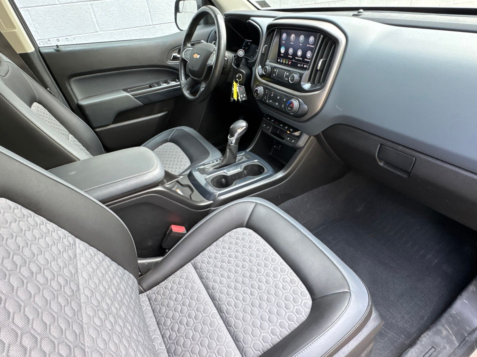 Used 2022 Beige Chevrolet Z71 image 32