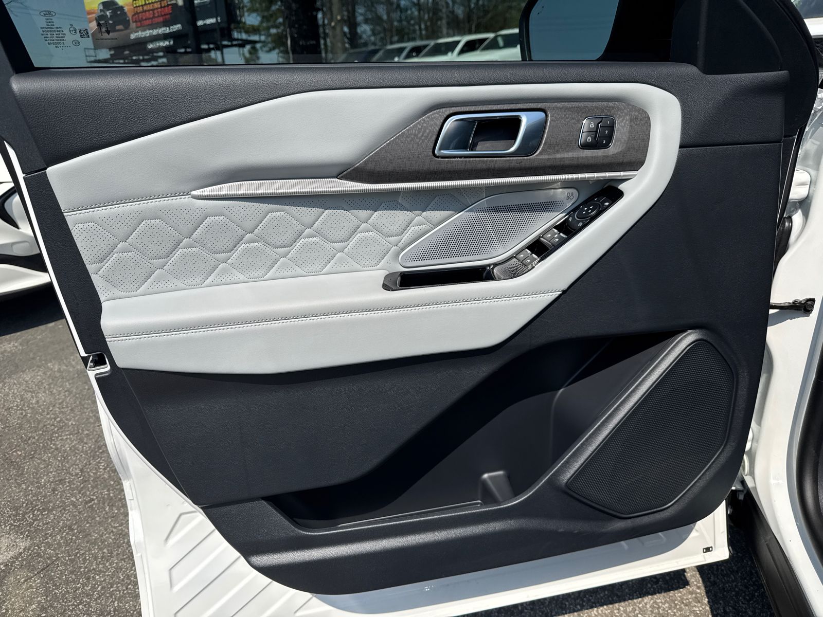 New 2026 Star White Metallic Tri-Coat Ford Platinum™ image 12