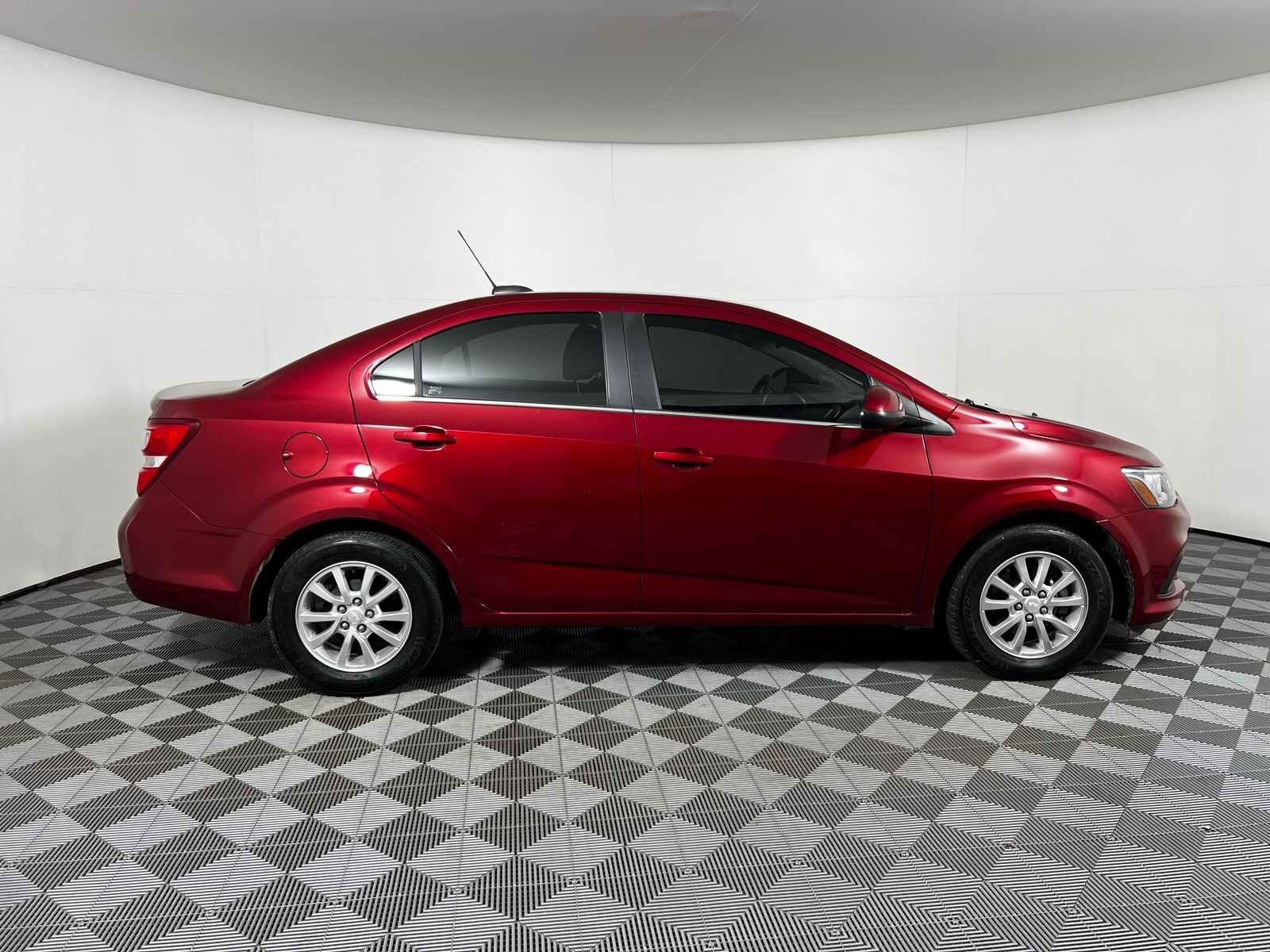 Thumbnail: 2018 Chevrolet Sonic - 4