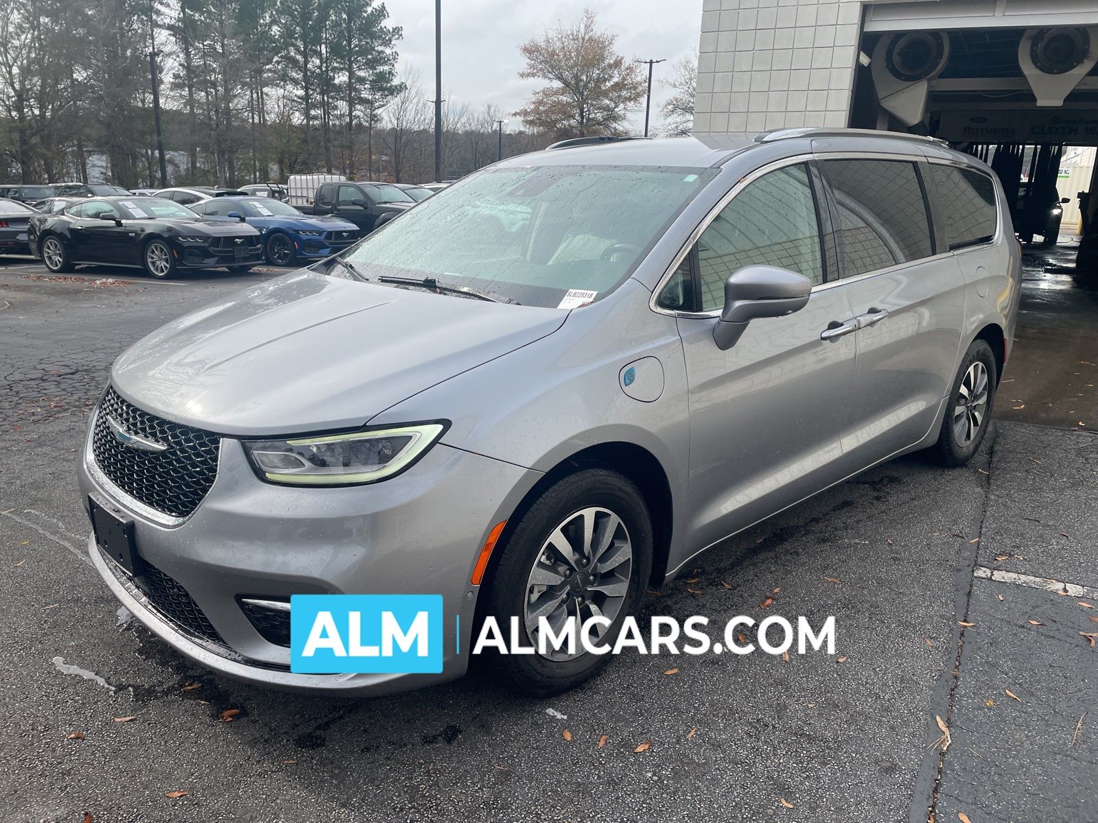 2021 Chrysler Pacifica Hybrid Touring L's photo