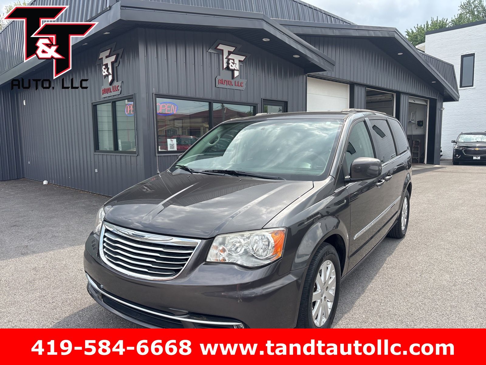 Gray (Granite Crystal Metallic Clearcoat) 2015 Chrysler Town & Country Touring FWD Minivan Front-Wheel Drive 6-Speed Automatic