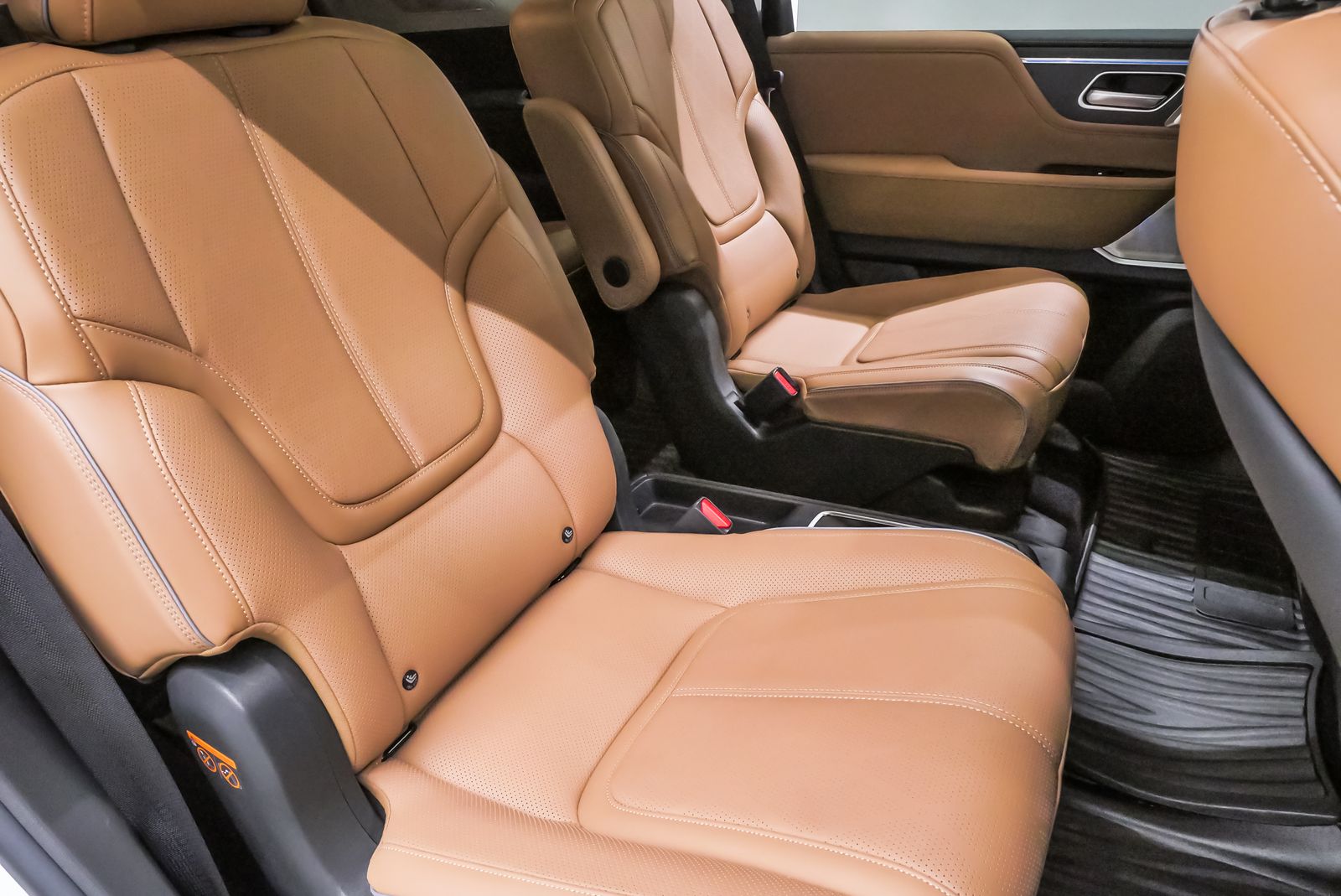 2025 INFINITI QX80 SENSORY White at River Oaks CDJR