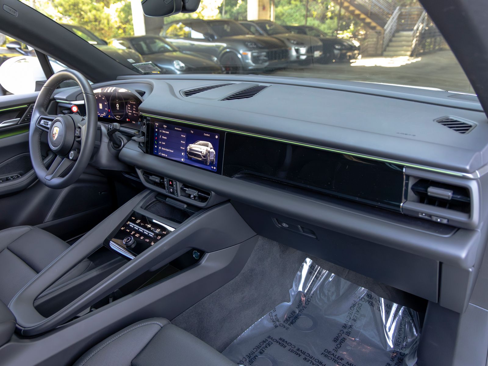 2025 Porsche Macan Base - Photo 54