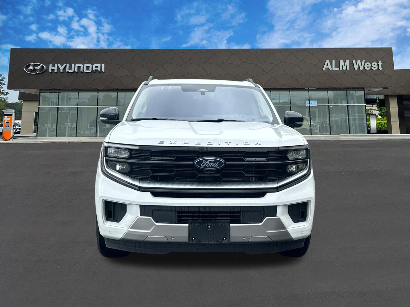 Used 2025 White Ford Platinum image 2