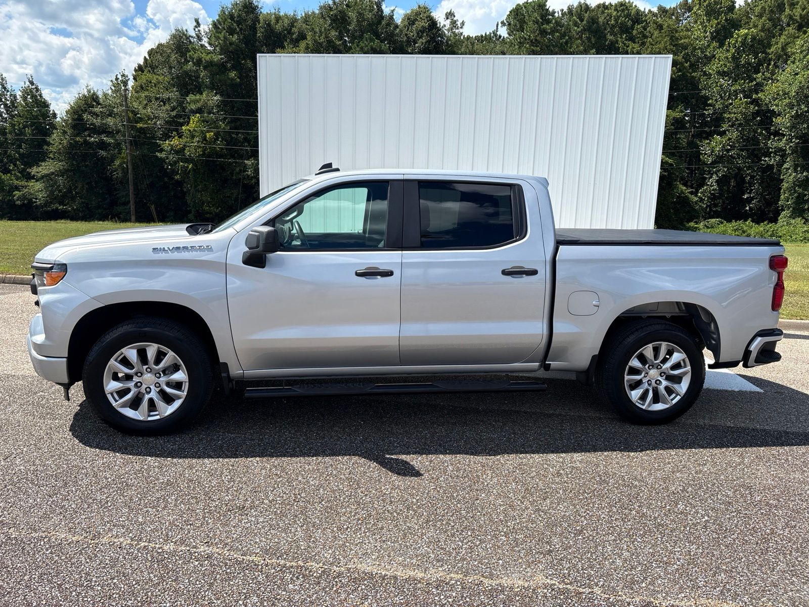 Silver Ice Metallic 2022 Chevrolet Silverado 1500 Pickup Truck Four-Wheel Drive 8-Speed Automatic