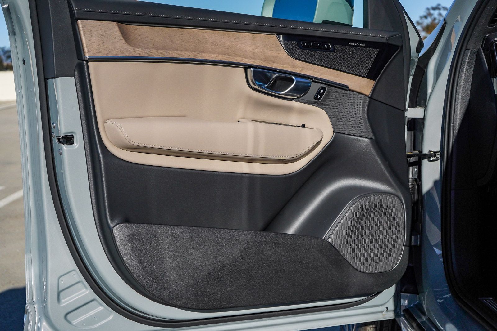2026 Volvo XC90 Plus - Photo 21