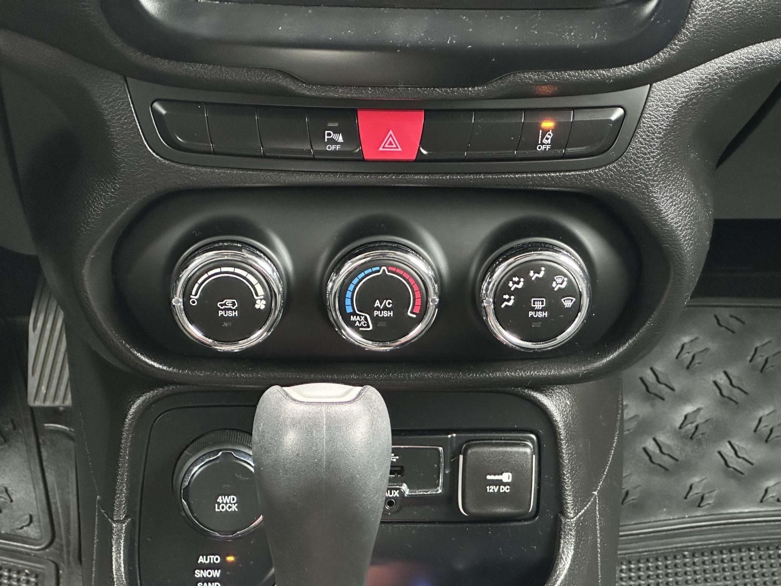 Used 2016 Silver Jeep Latitude image 28