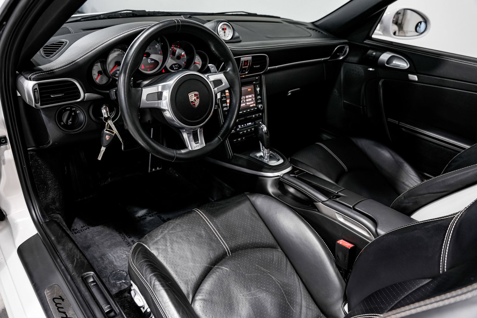 2011 Porsche 911 Turbo S — photo 8