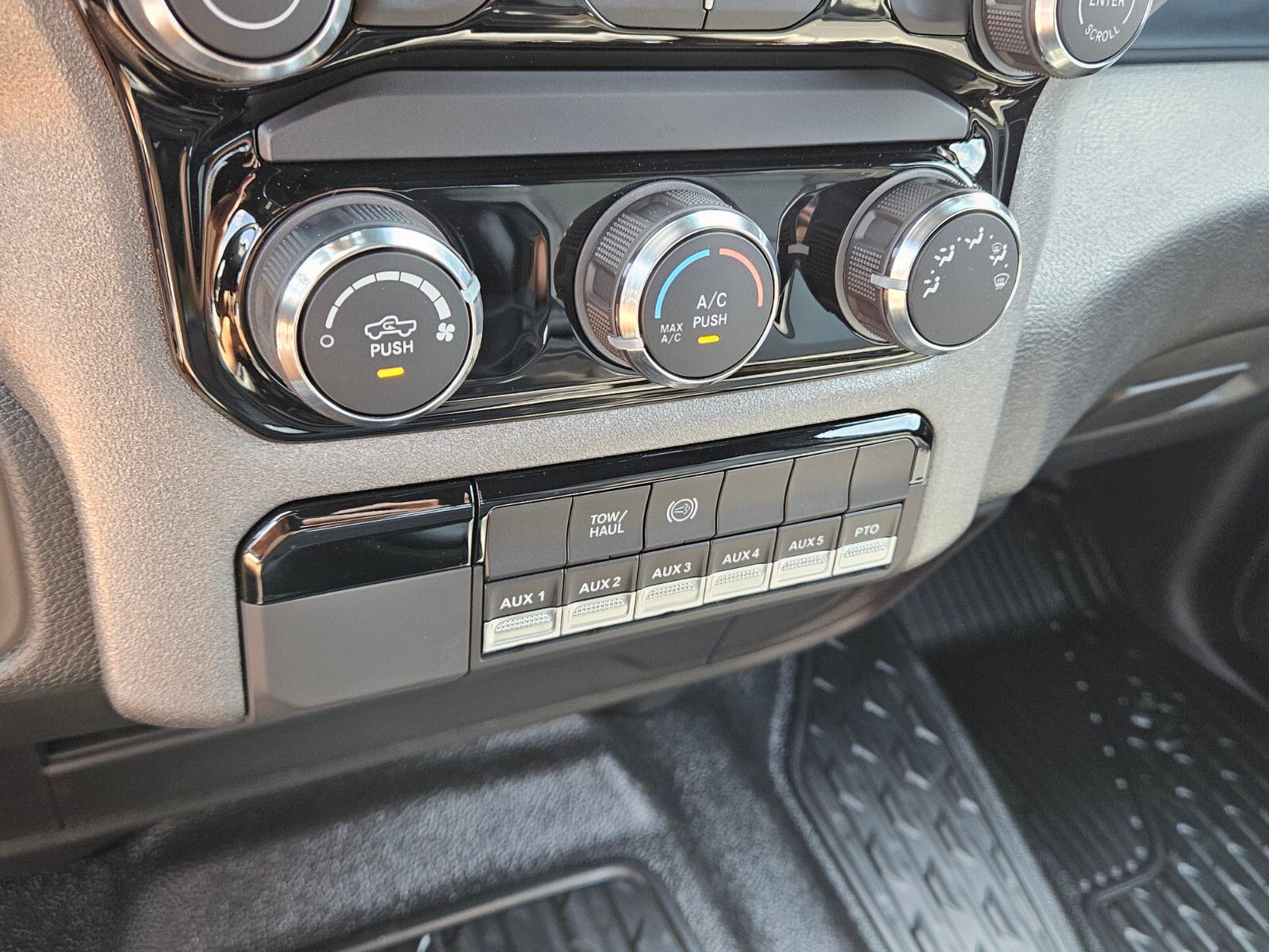 2025 Ram 3500 Tradesman photo 10