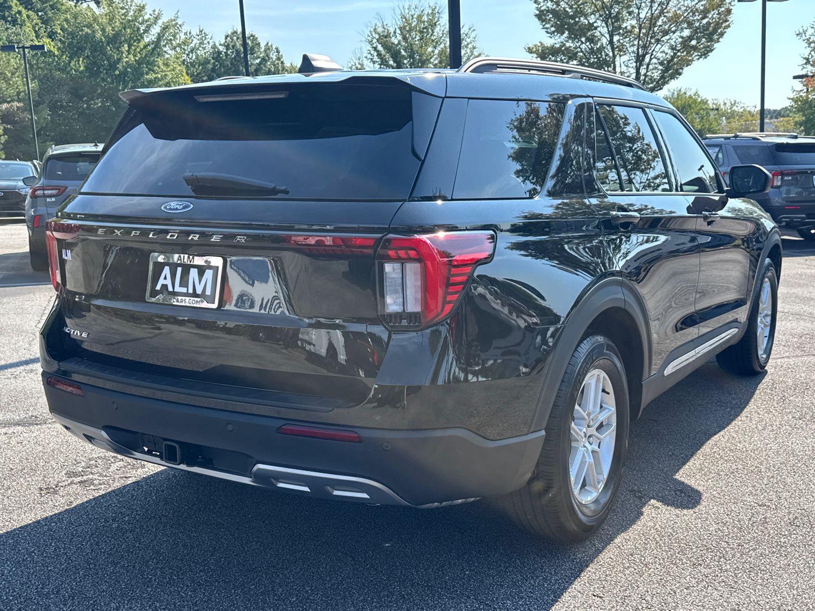 2025 Ford Explorer photo 3