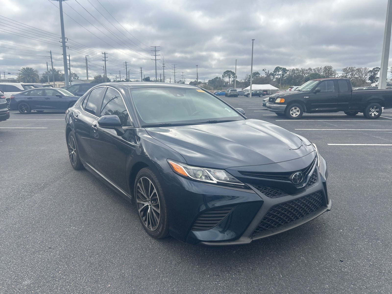 2019 Toyota Camry SE FWD