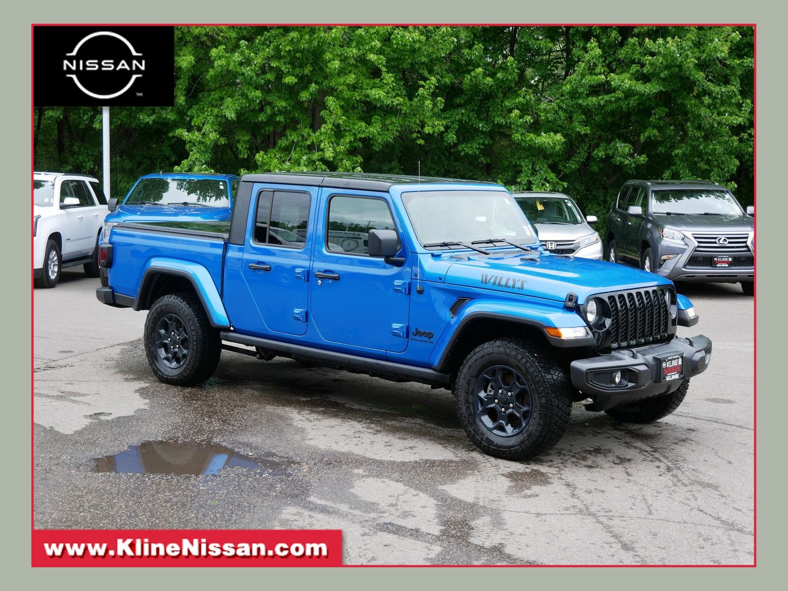 Hydro Blue Pearlcoat 2023 Jeep Gladiator Willys Crew Cab 4WD Pickup Truck Four-Wheel Drive 8-Speed Automatic