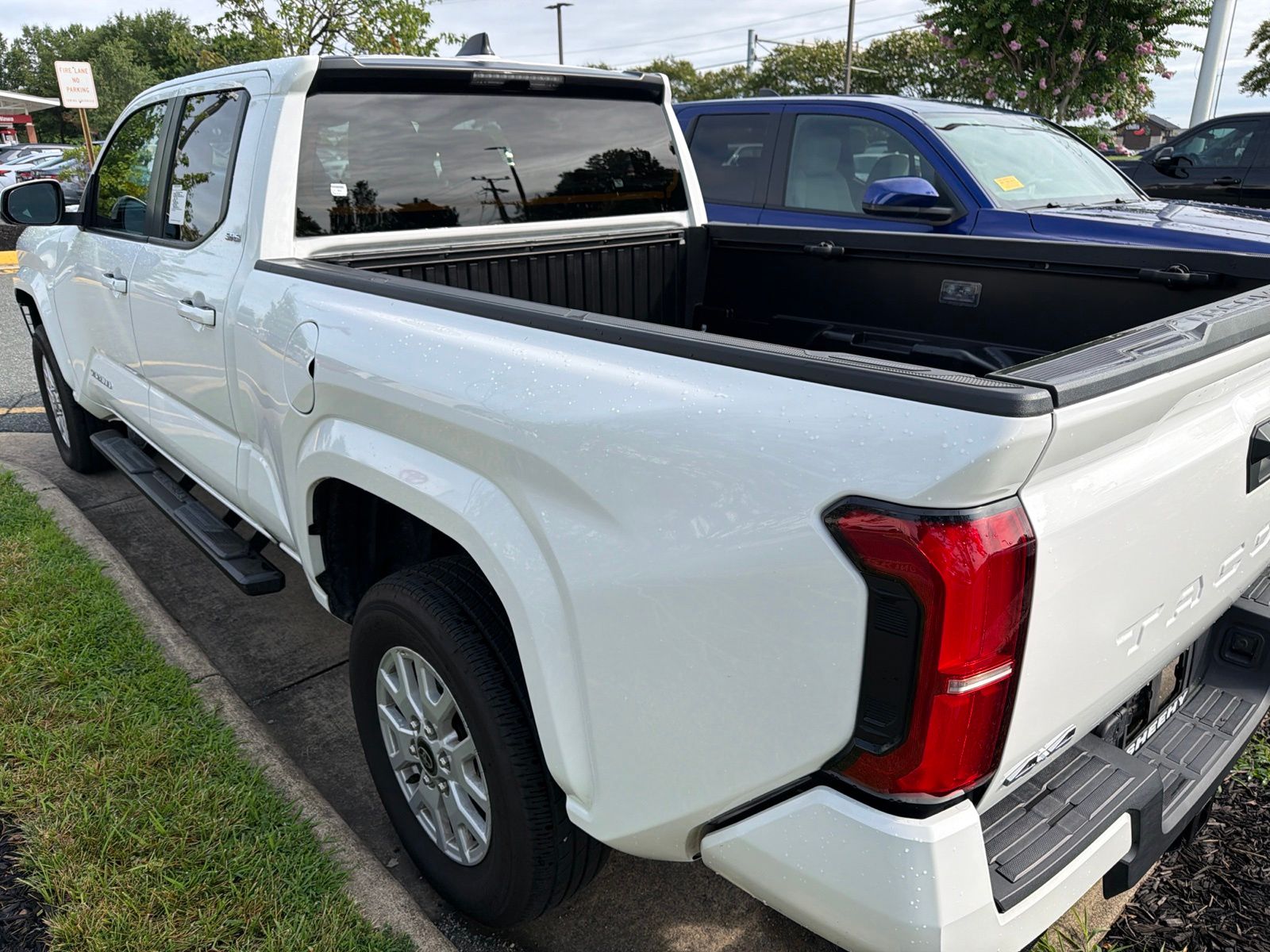 Used 2025 White Toyota SR5 image 9