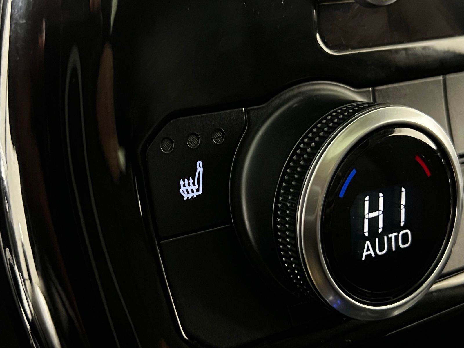 Thumbnail: 2023 Toyota Highlander - 20