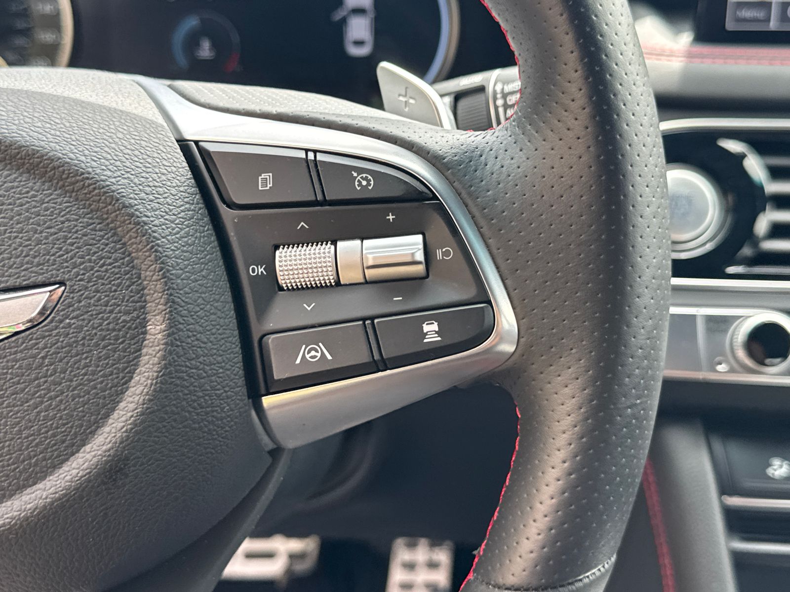 2023 GENESIS G70 Standard - Photo 25