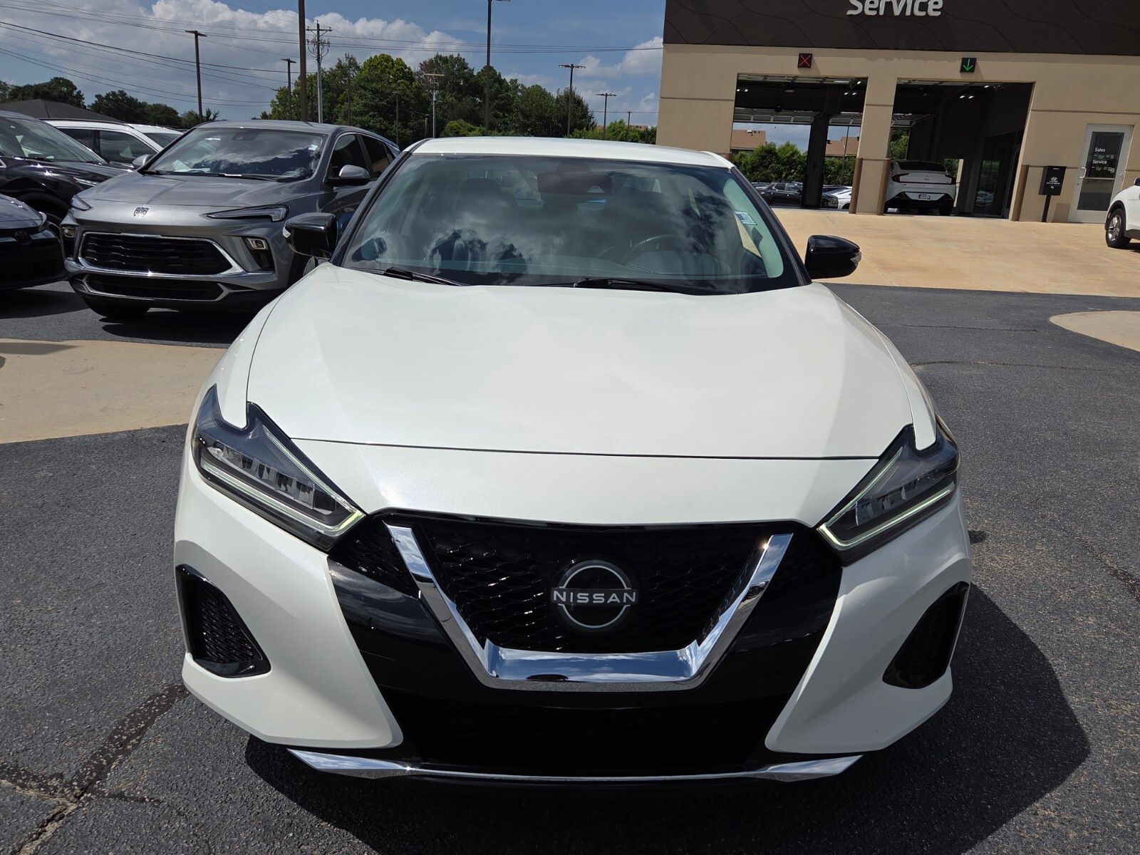 Used 2023 White Nissan SV image 2