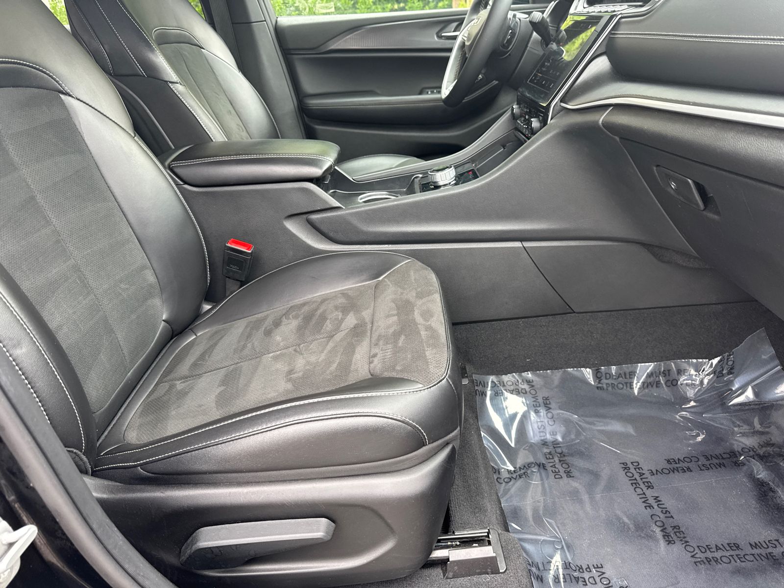 Used 2025 Black Jeep Altitude image 13