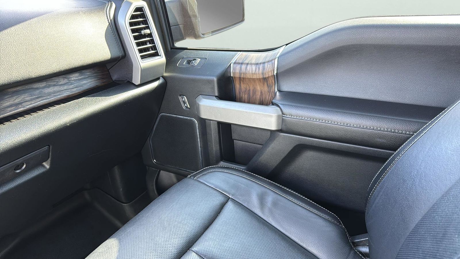 Used Car 2018 Ford F-150  Lariat For Sale Under $30,000 In Austin, Texas