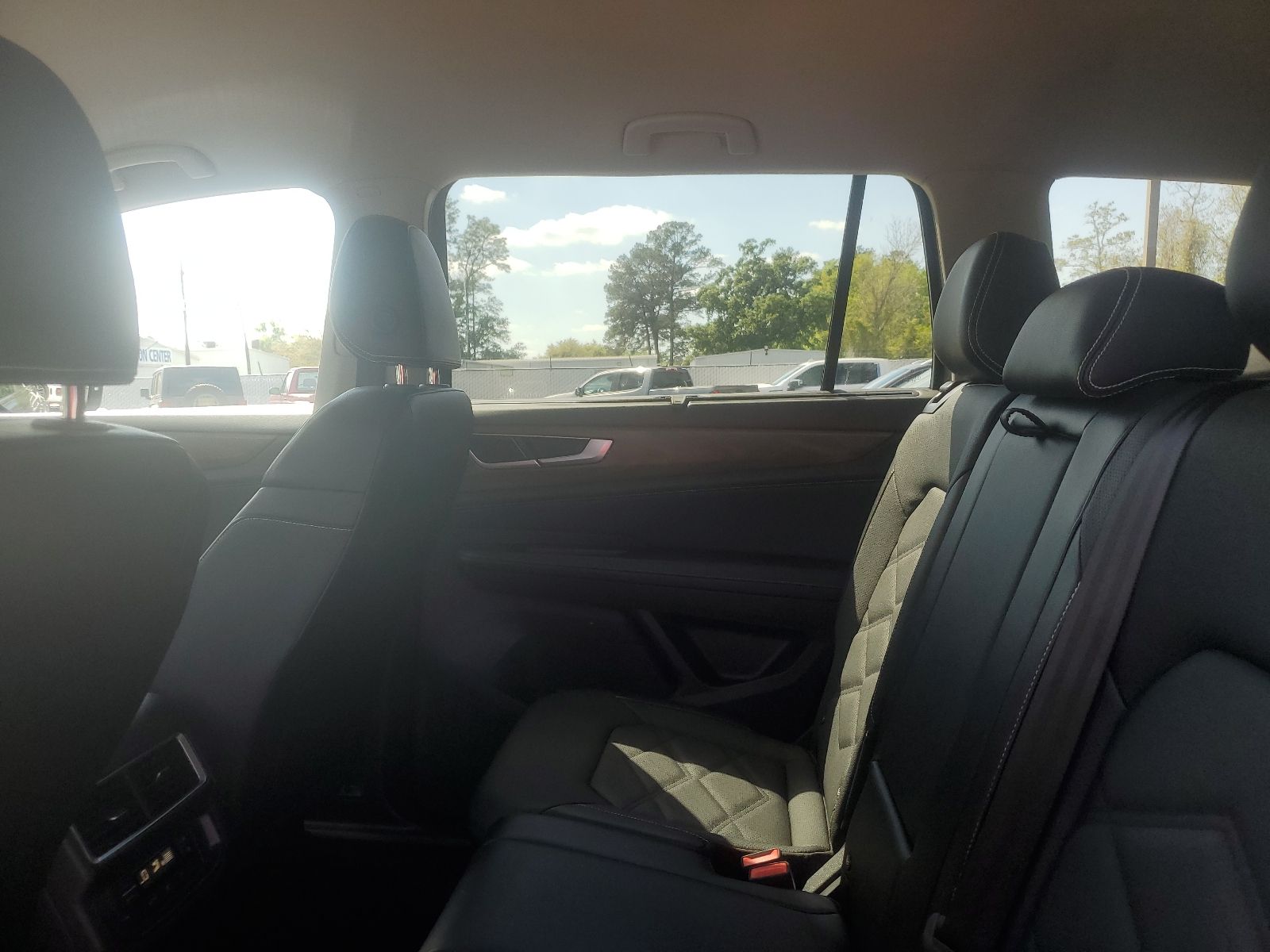 2025 Volkswagen Atlas 2.0T SE w/Technology - 11