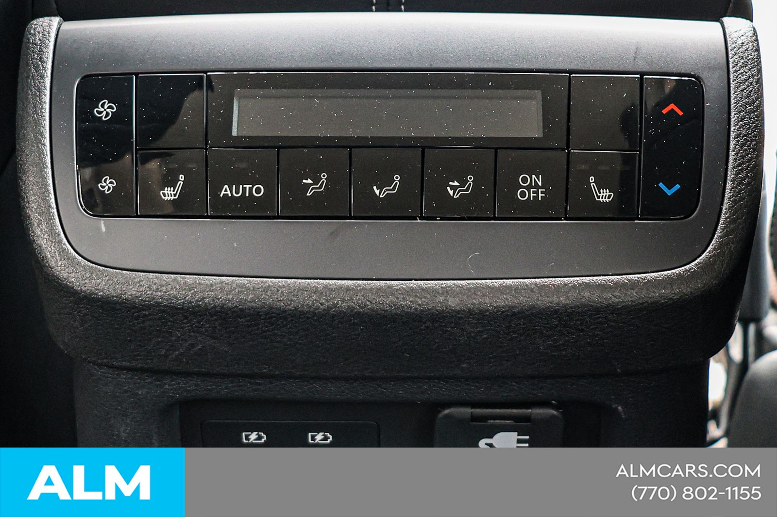 Used 2024 White Nissan Platinum image 46