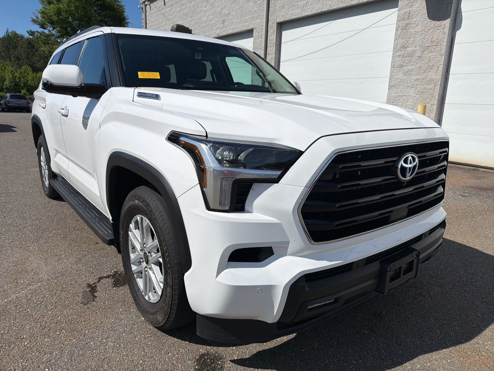 2024 Toyota Sequoia SR5 4WD i-FORCE MAX Hybrid's photo