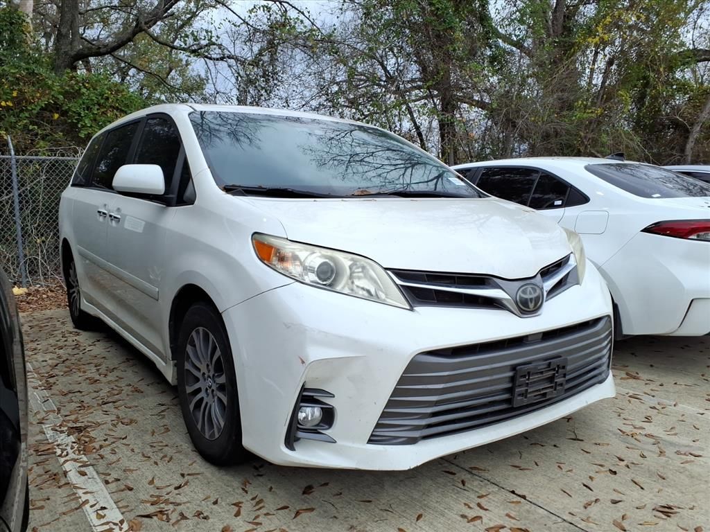 2020 Toyota Sienna XLE White at Community Toyota