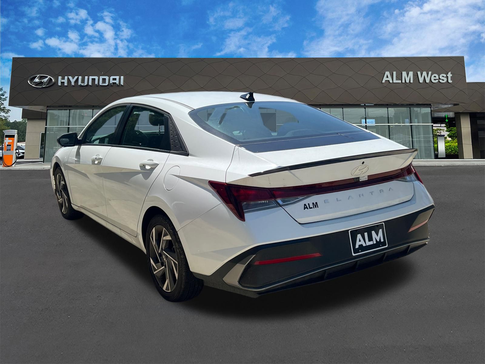 Used 2025 White Hyundai SEL Sport image 7
