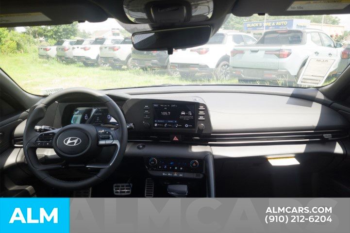 Used 2025 White Hyundai SEL Sport image 19