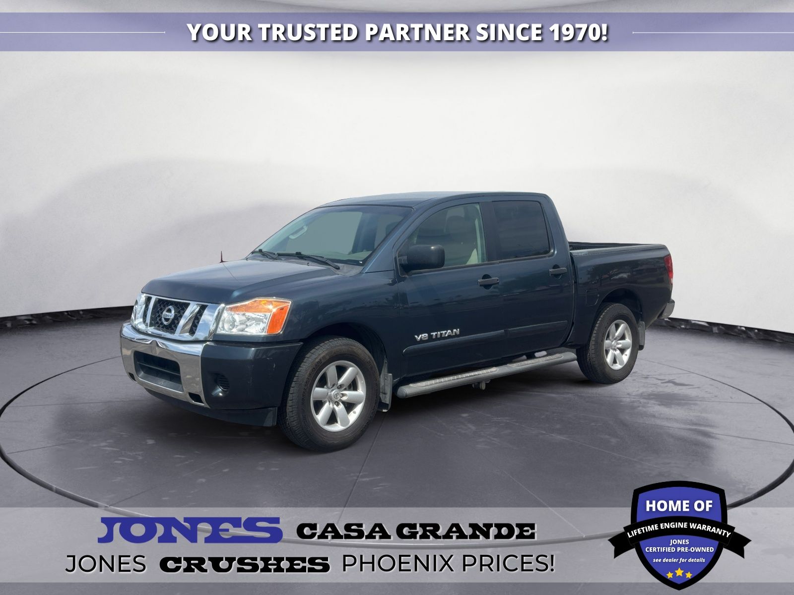 2014 Nissan Titan Gris (Graphite Blue Metallic) Camioneta 4X2 5 velocidades Automática
