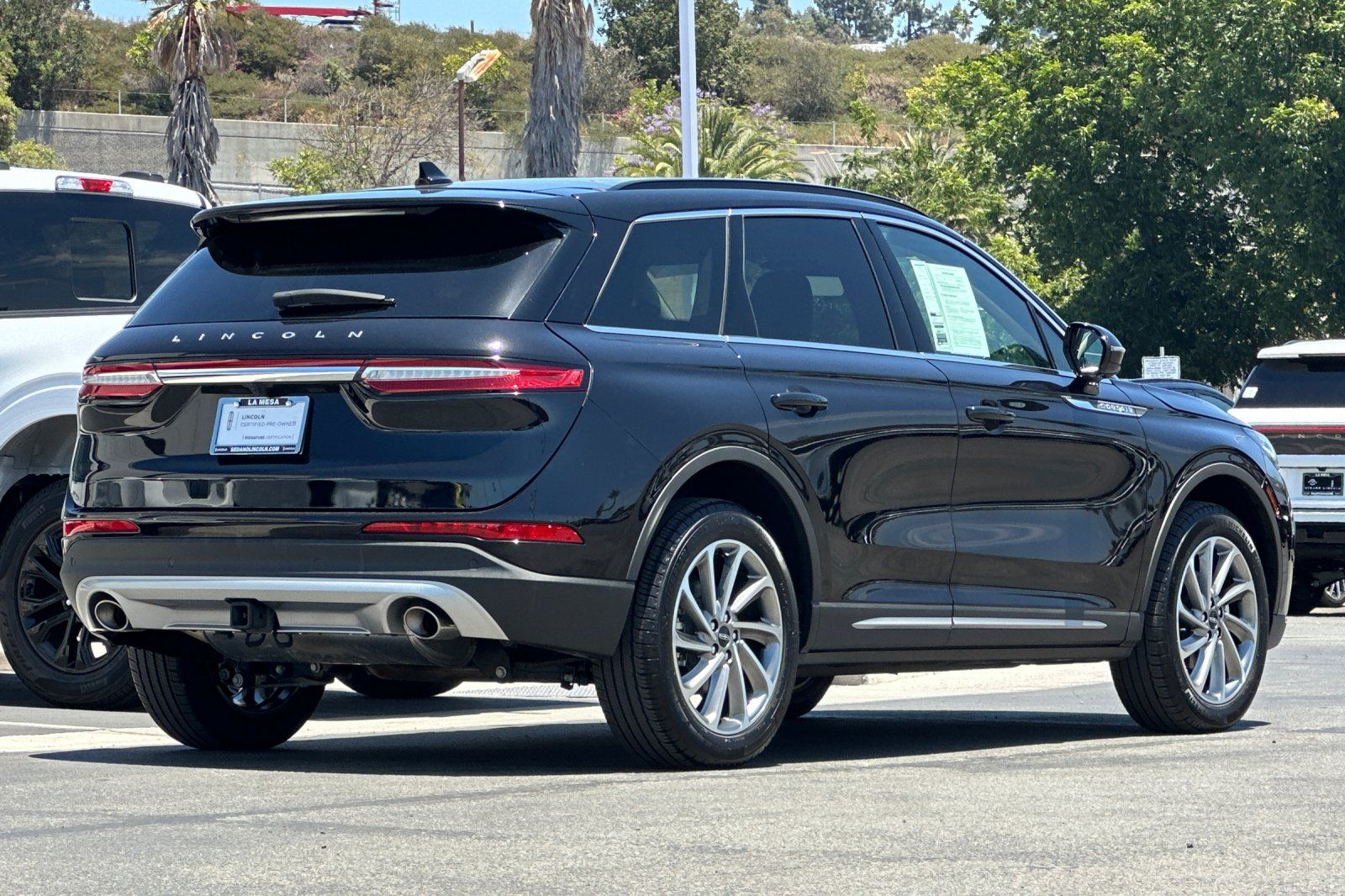 View vehicle photo 3