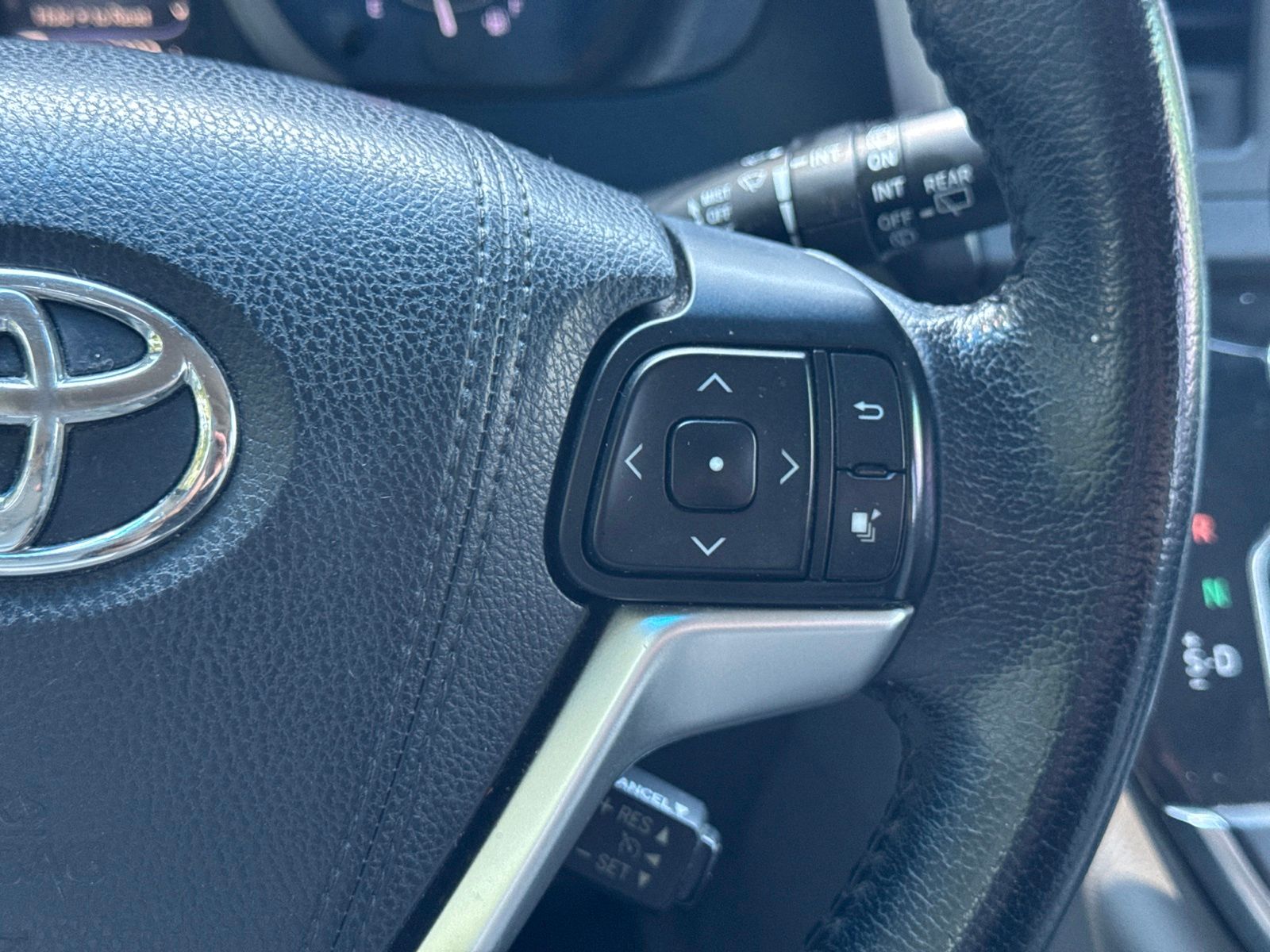 Used 2015 Shoreline Mist Toyota XLE Premium image 18