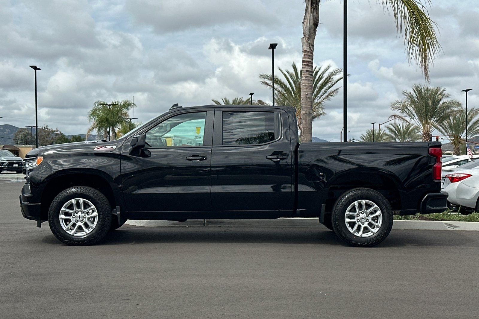 View vehicle photo 7