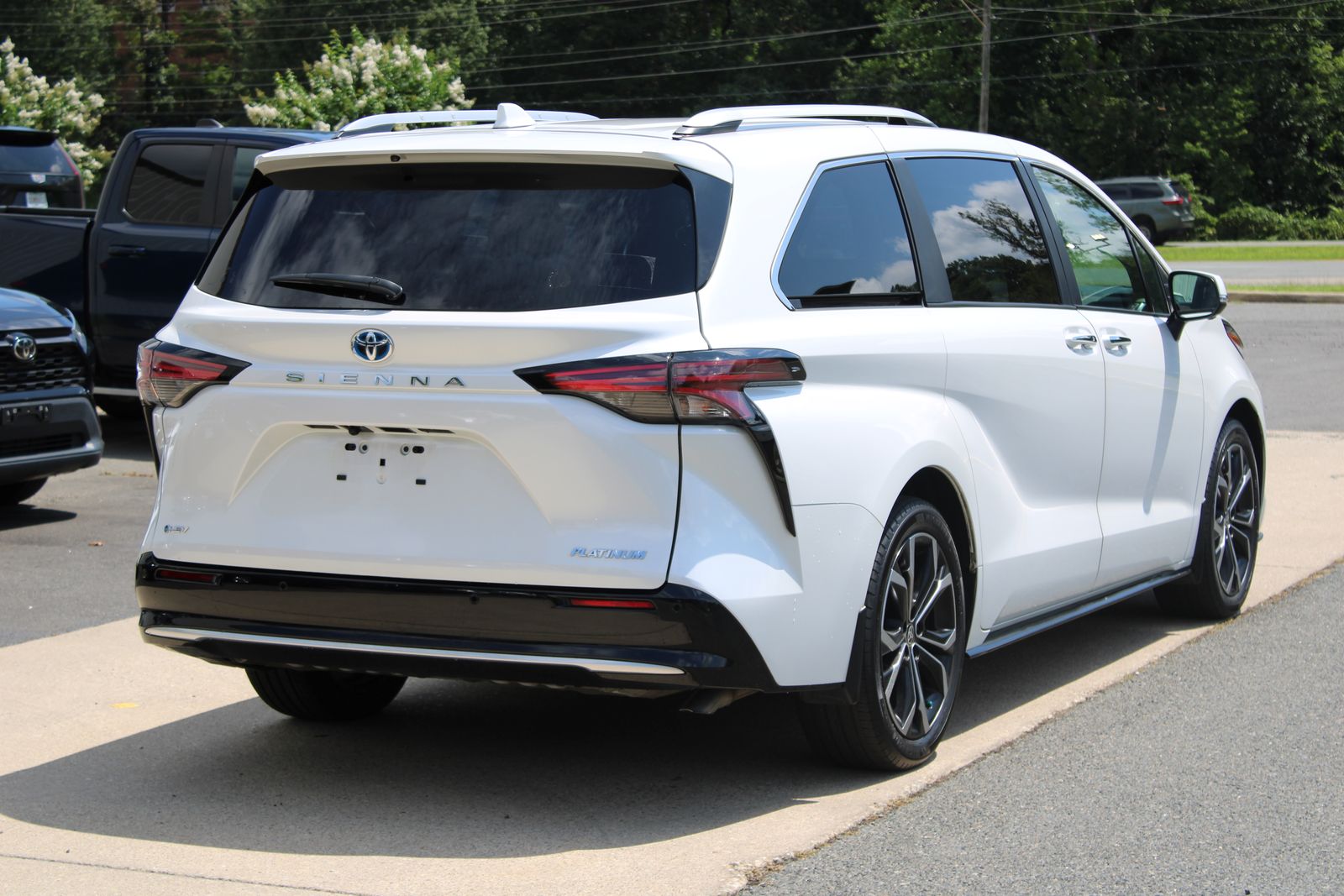 Used 2025 Beige Toyota Platinum image 5