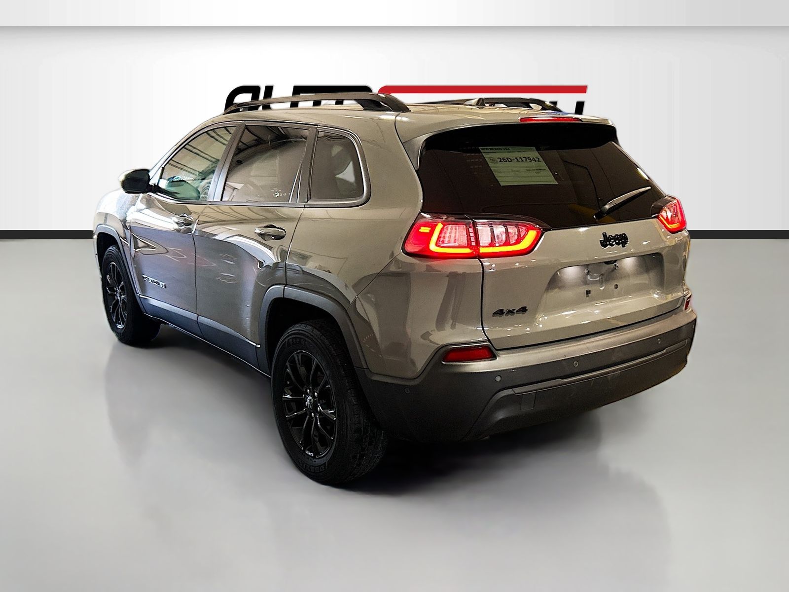Used 2023 Gray Jeep Altitude image 5