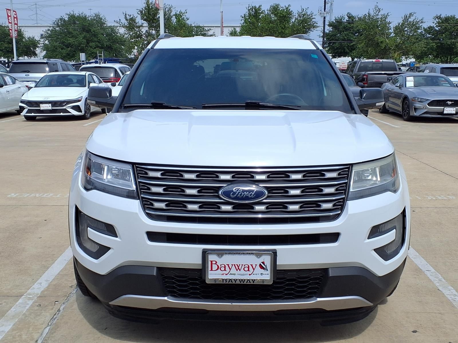 2016 Ford Explorer XLT White at Autostrade